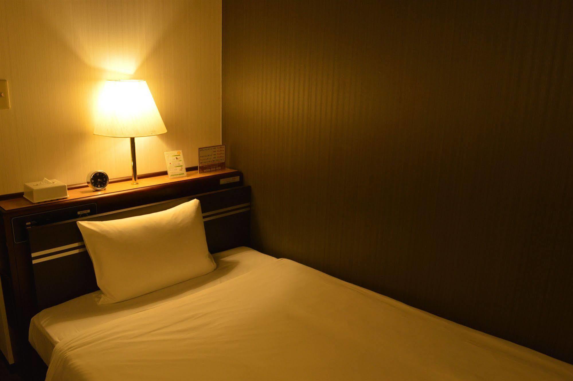 Hotel Livemax Budget Наха Екстериор снимка