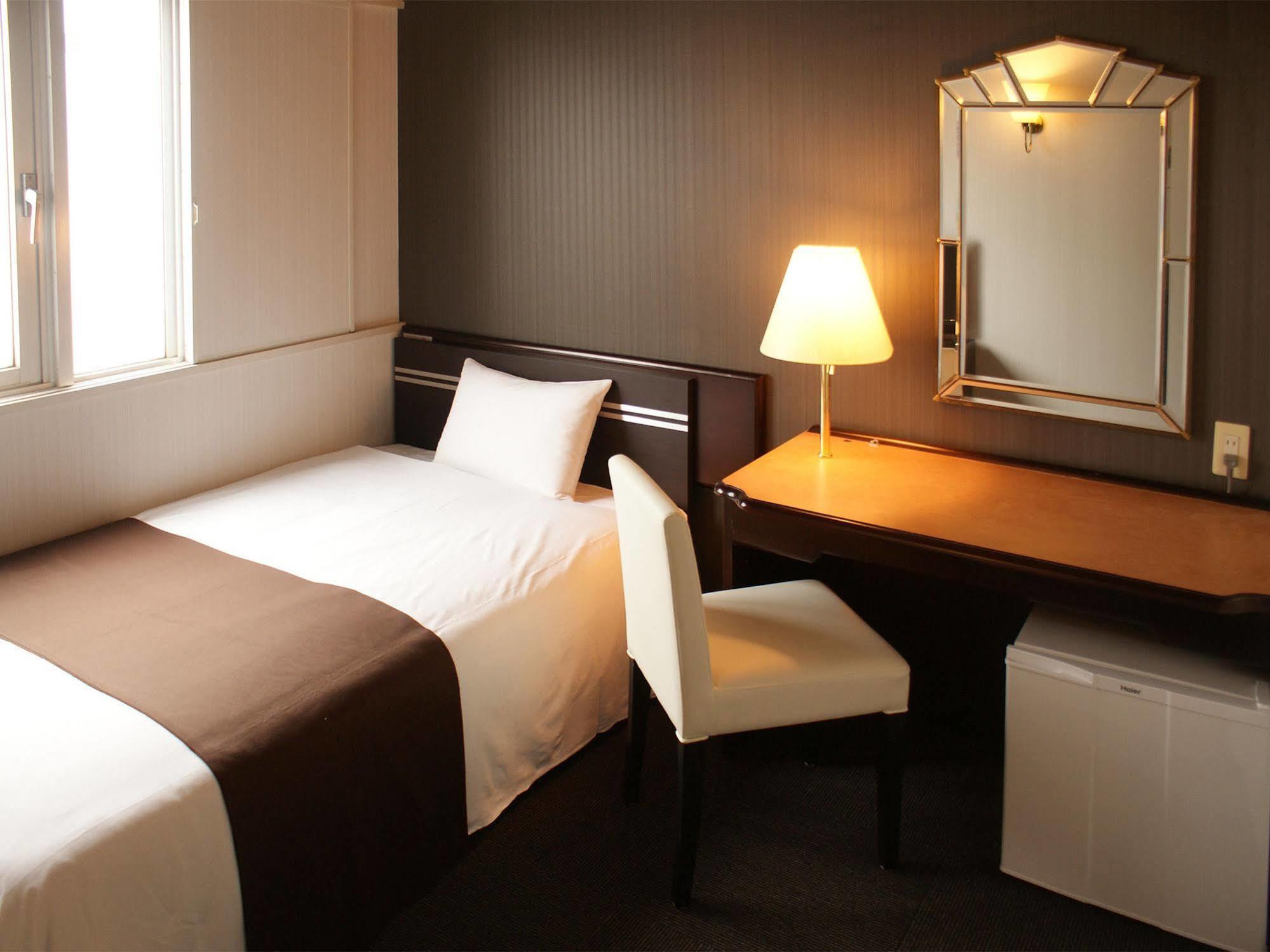 Hotel Livemax Budget Наха Екстериор снимка