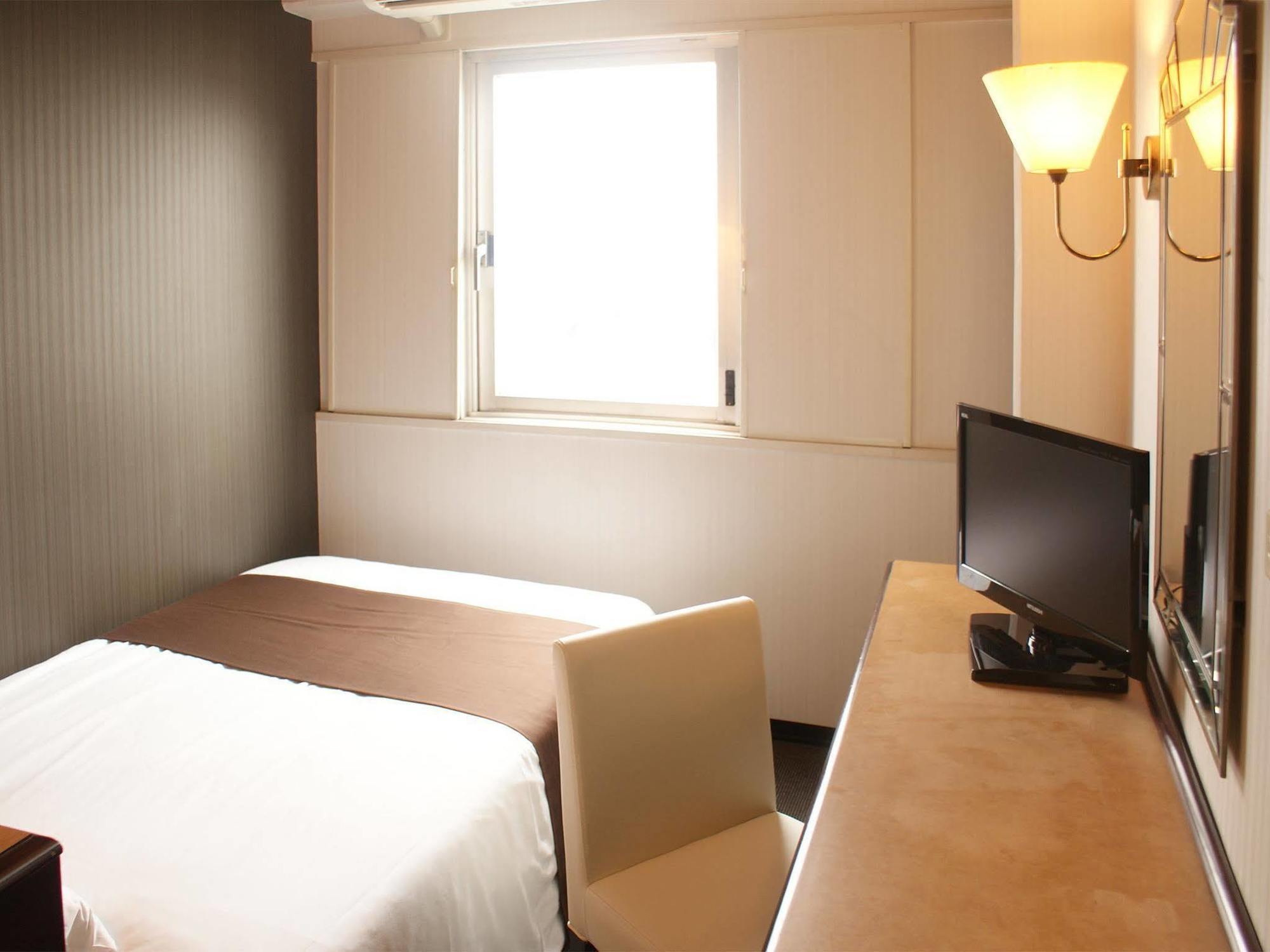Hotel Livemax Budget Наха Екстериор снимка